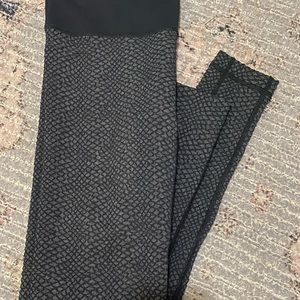 Under Armor Size M/L Women’s Leggings